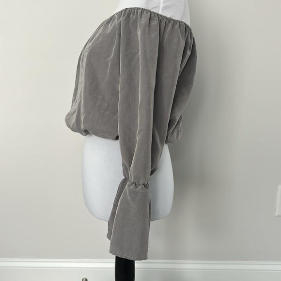 Everly Grey Off The Shoulder Crop Top Sz S - Picture 3 of 5